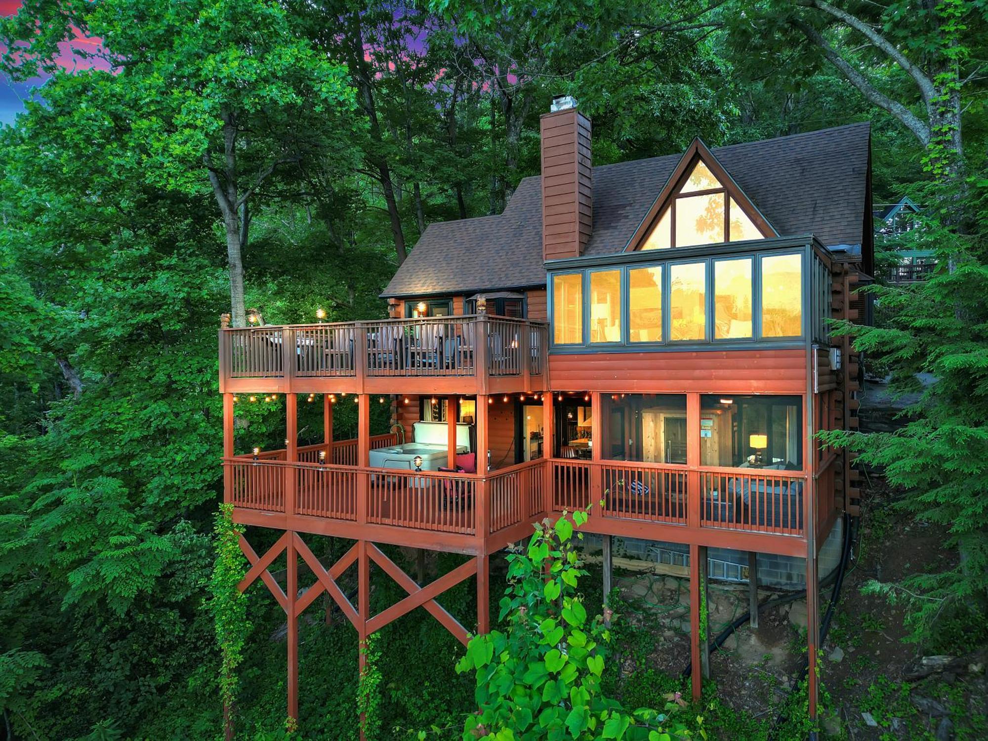 Family Chalet With Sauna, Hottub, Heavenly Views! Mins To Downtown! 개틀린버그 외부 사진