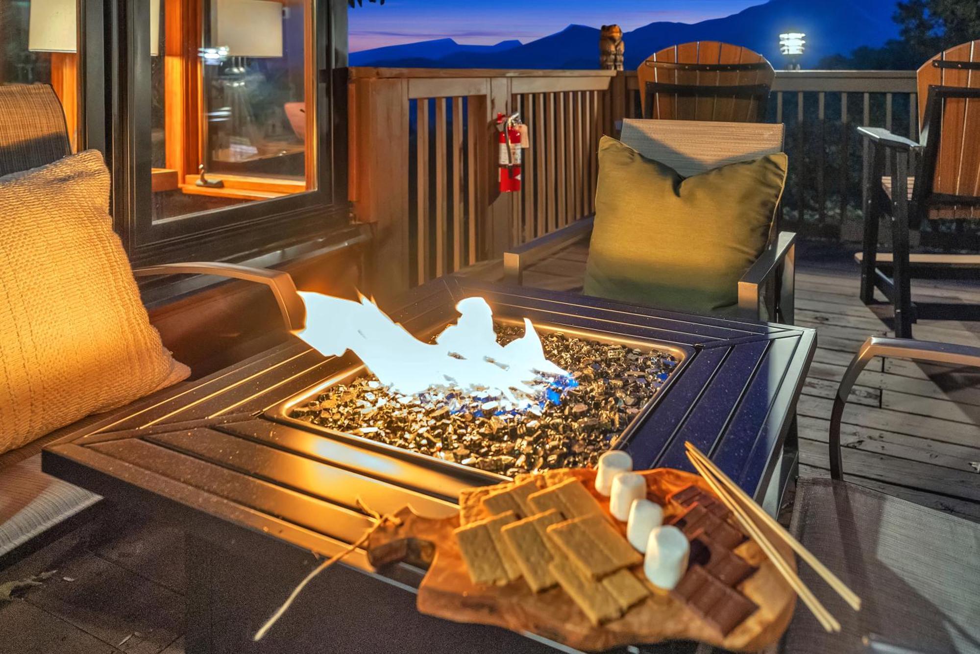 Family Chalet With Sauna, Hottub, Heavenly Views! Mins To Downtown! 개틀린버그 외부 사진