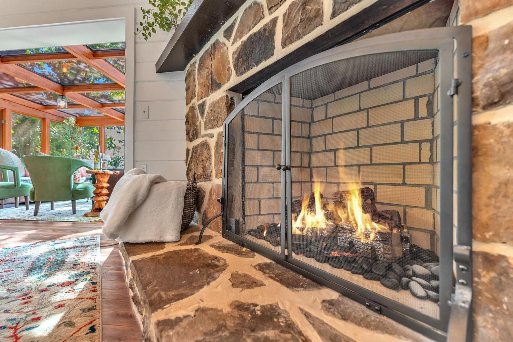 Family Chalet With Sauna, Hottub, Heavenly Views! Mins To Downtown! 개틀린버그 외부 사진