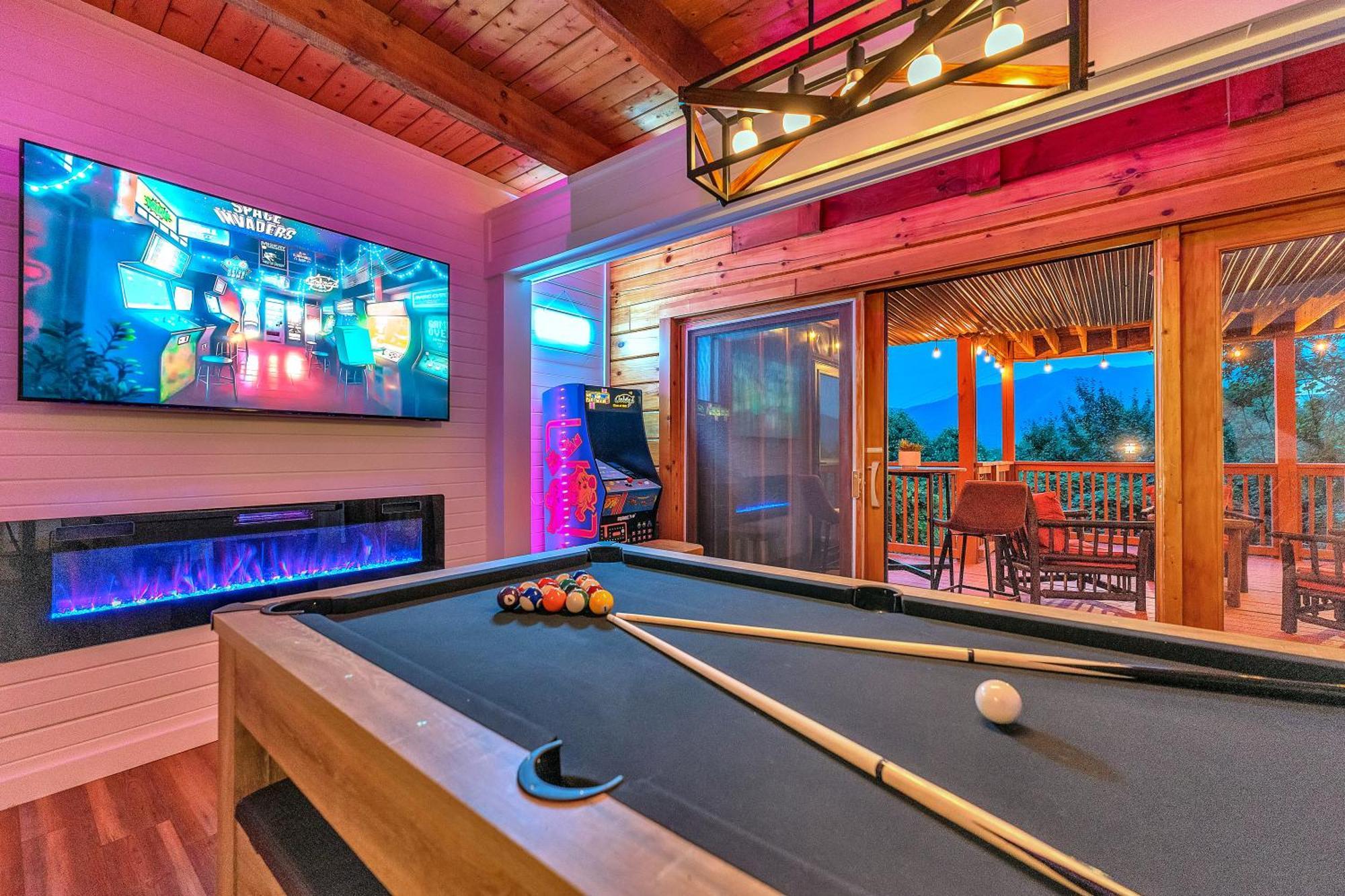 Family Chalet With Sauna, Hottub, Heavenly Views! Mins To Downtown! 개틀린버그 외부 사진