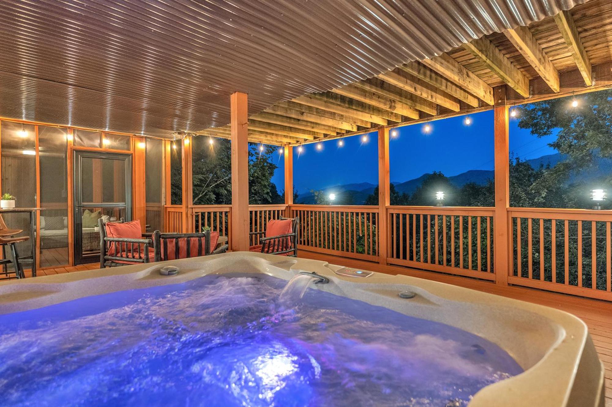 Family Chalet With Sauna, Hottub, Heavenly Views! Mins To Downtown! 개틀린버그 외부 사진