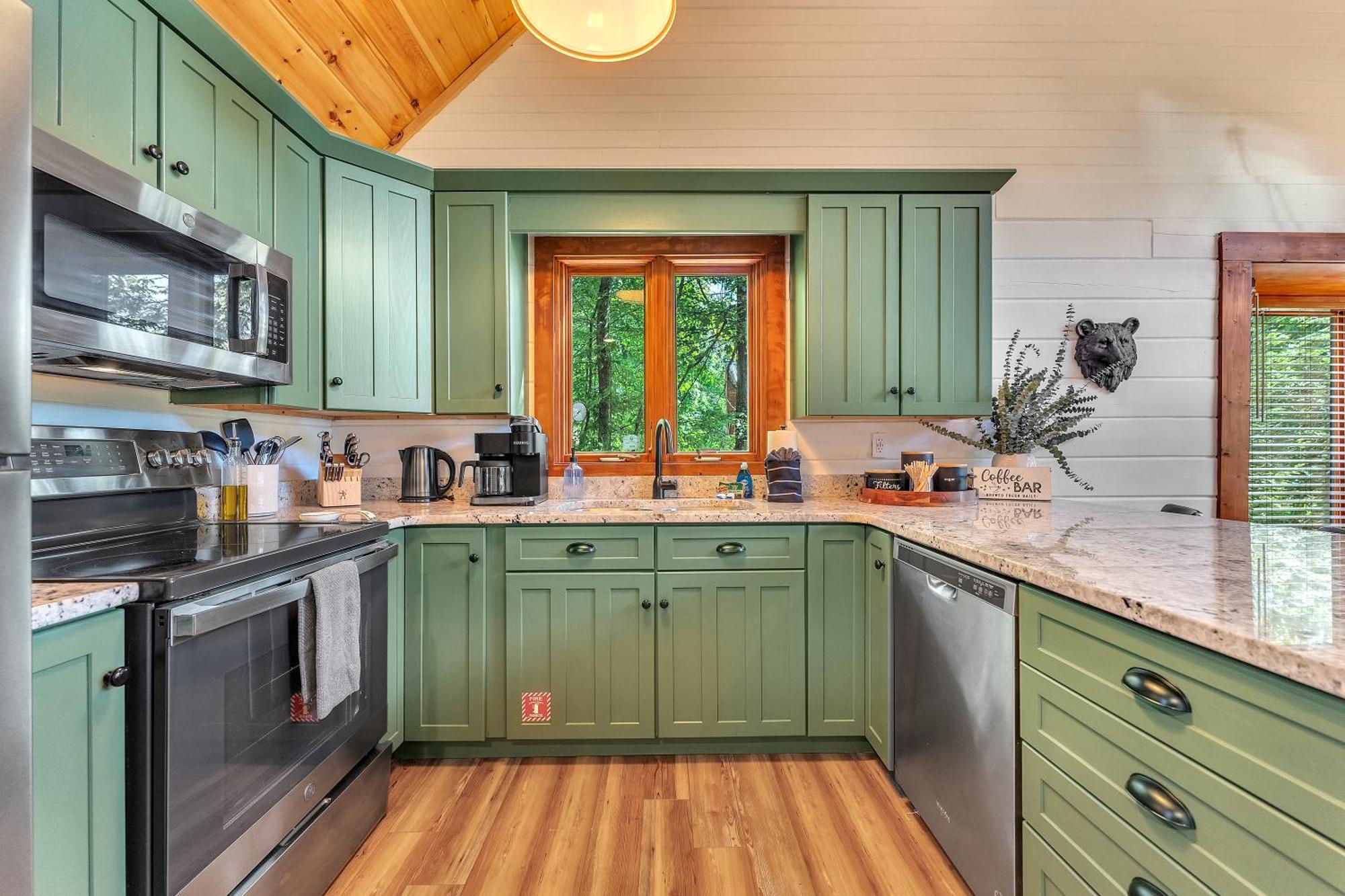 Family Chalet With Sauna, Hottub, Heavenly Views! Mins To Downtown! 개틀린버그 외부 사진
