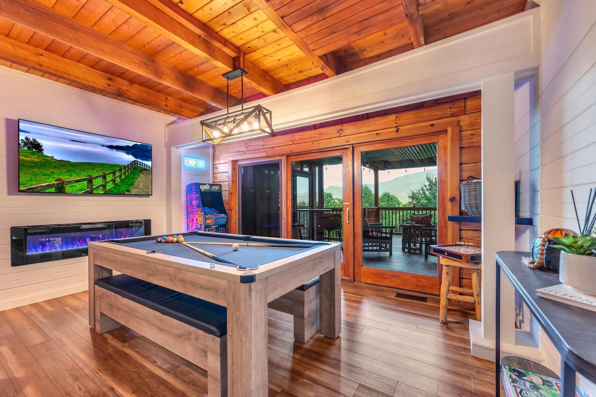 Family Chalet With Sauna, Hottub, Heavenly Views! Mins To Downtown! 개틀린버그 외부 사진