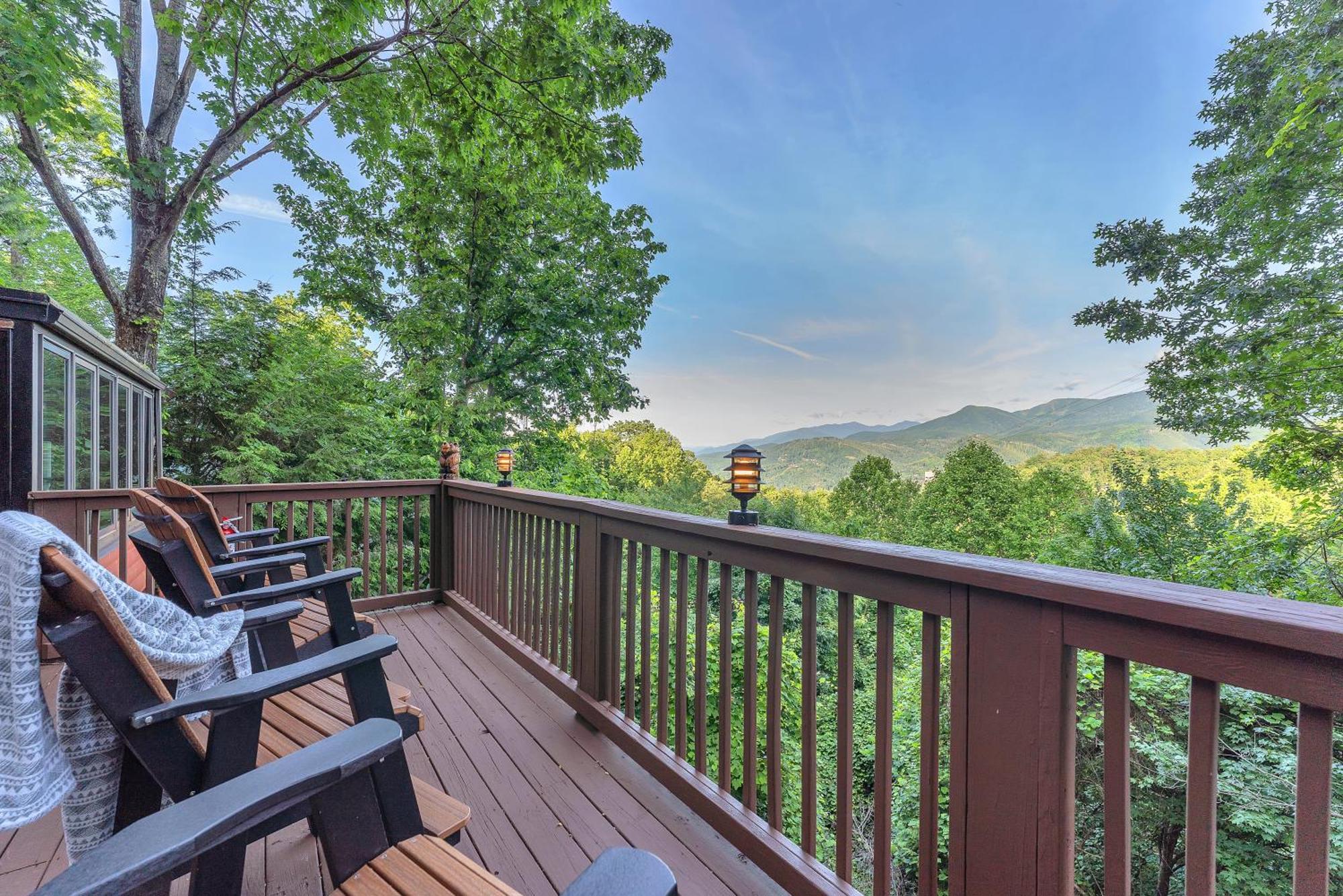 Family Chalet With Sauna, Hottub, Heavenly Views! Mins To Downtown! 개틀린버그 외부 사진