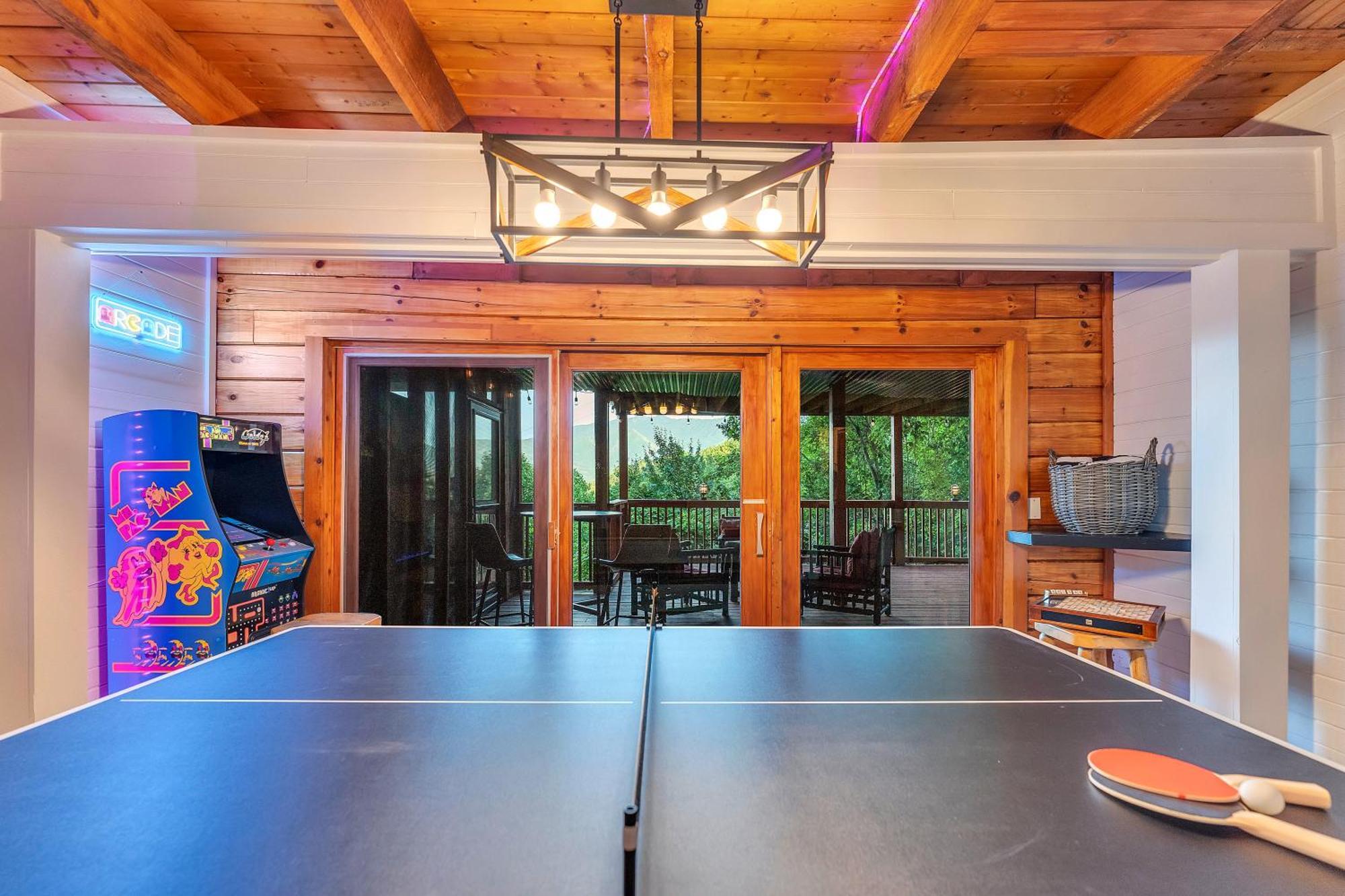 Family Chalet With Sauna, Hottub, Heavenly Views! Mins To Downtown! 개틀린버그 외부 사진