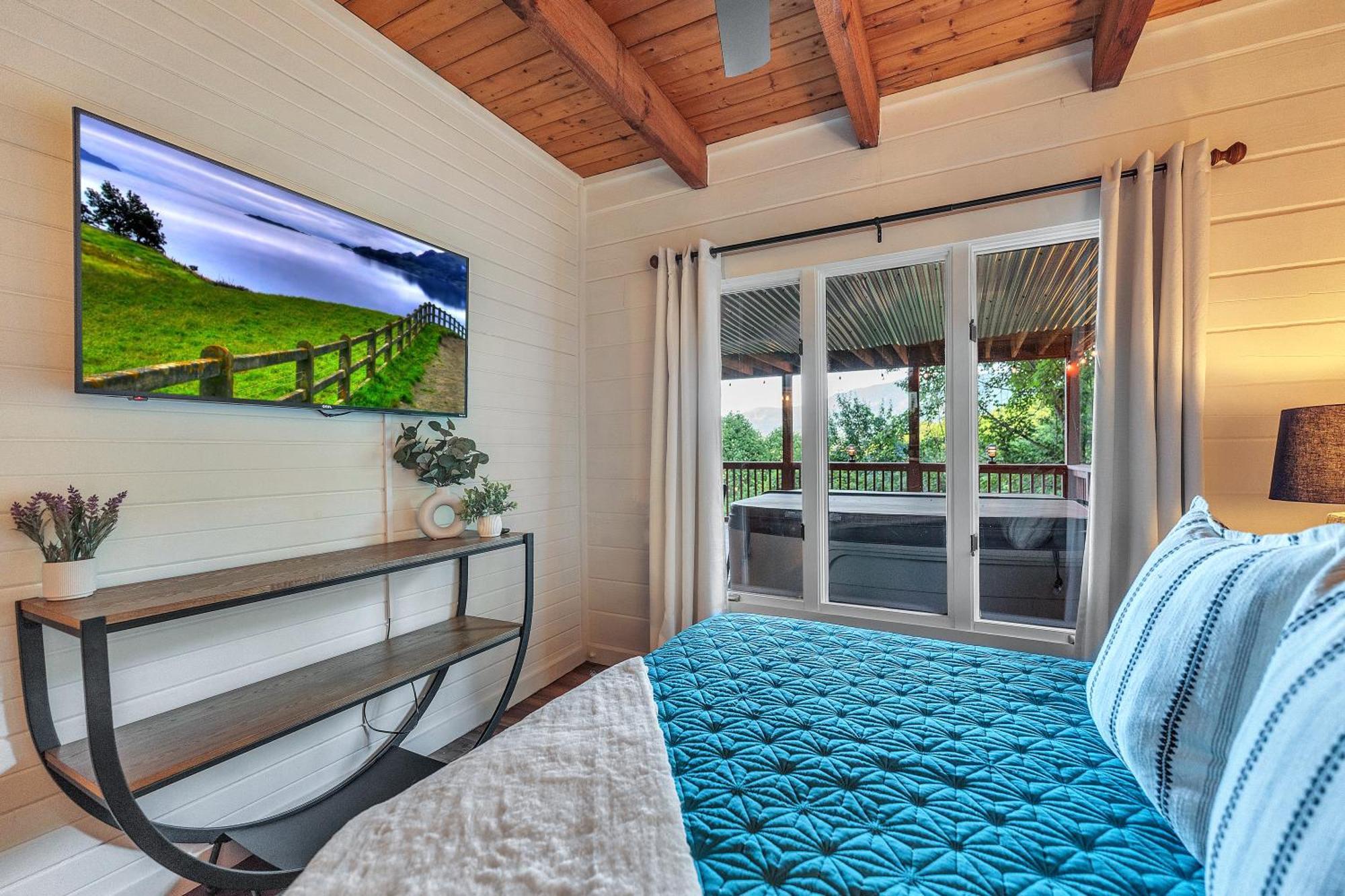 Family Chalet With Sauna, Hottub, Heavenly Views! Mins To Downtown! 개틀린버그 외부 사진