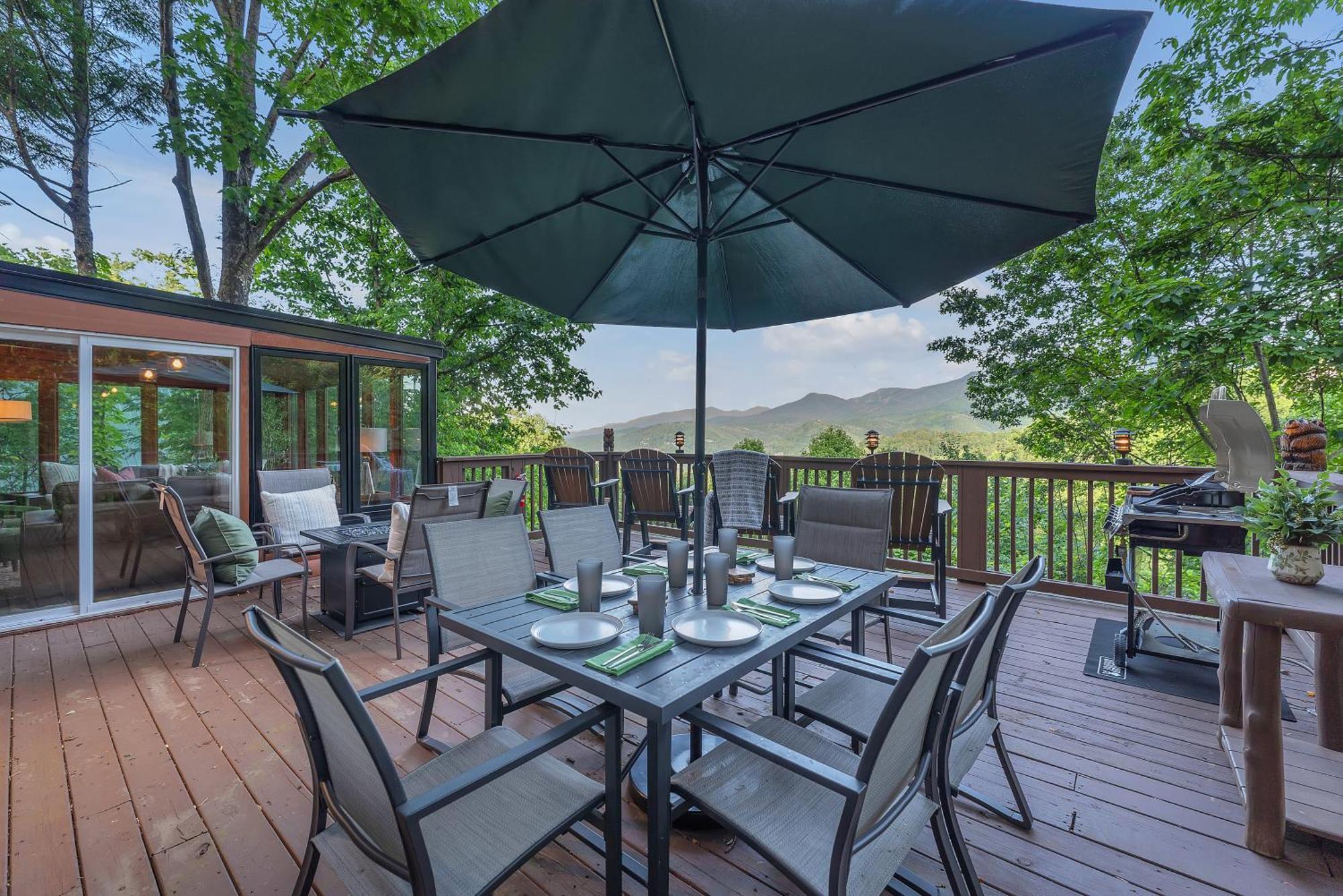 Family Chalet With Sauna, Hottub, Heavenly Views! Mins To Downtown! 개틀린버그 외부 사진