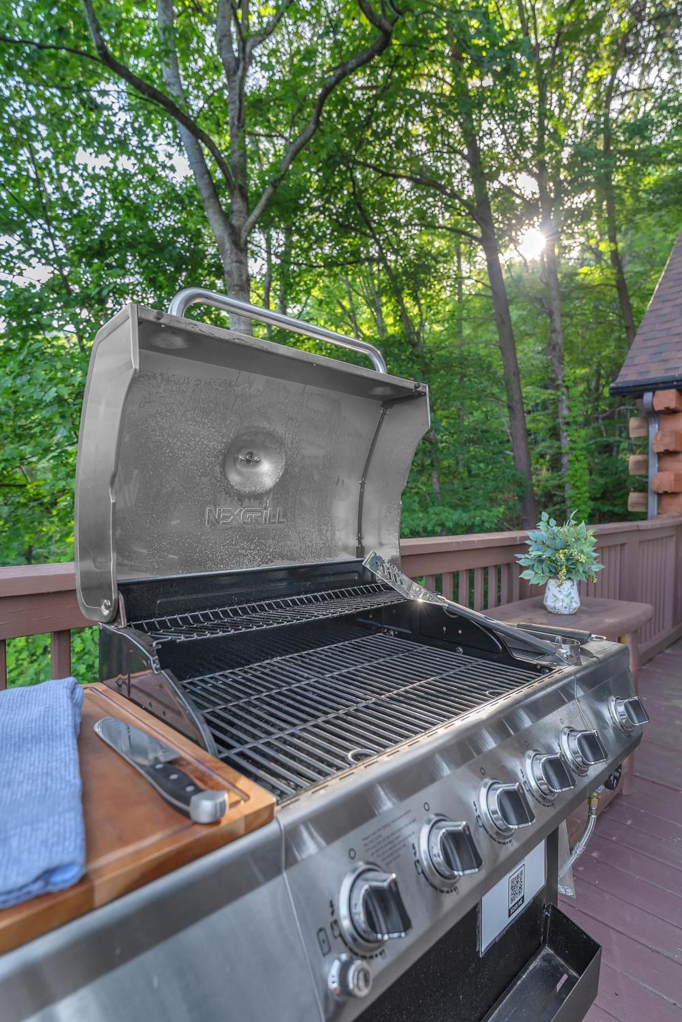 Family Chalet With Sauna, Hottub, Heavenly Views! Mins To Downtown! 개틀린버그 외부 사진