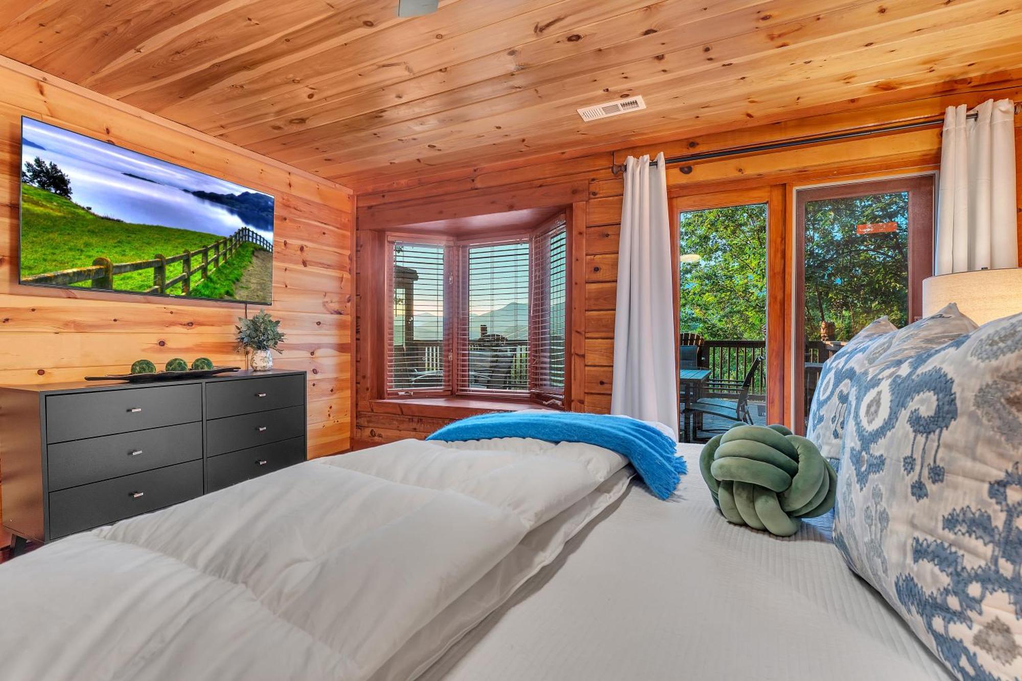 Family Chalet With Sauna, Hottub, Heavenly Views! Mins To Downtown! 개틀린버그 외부 사진