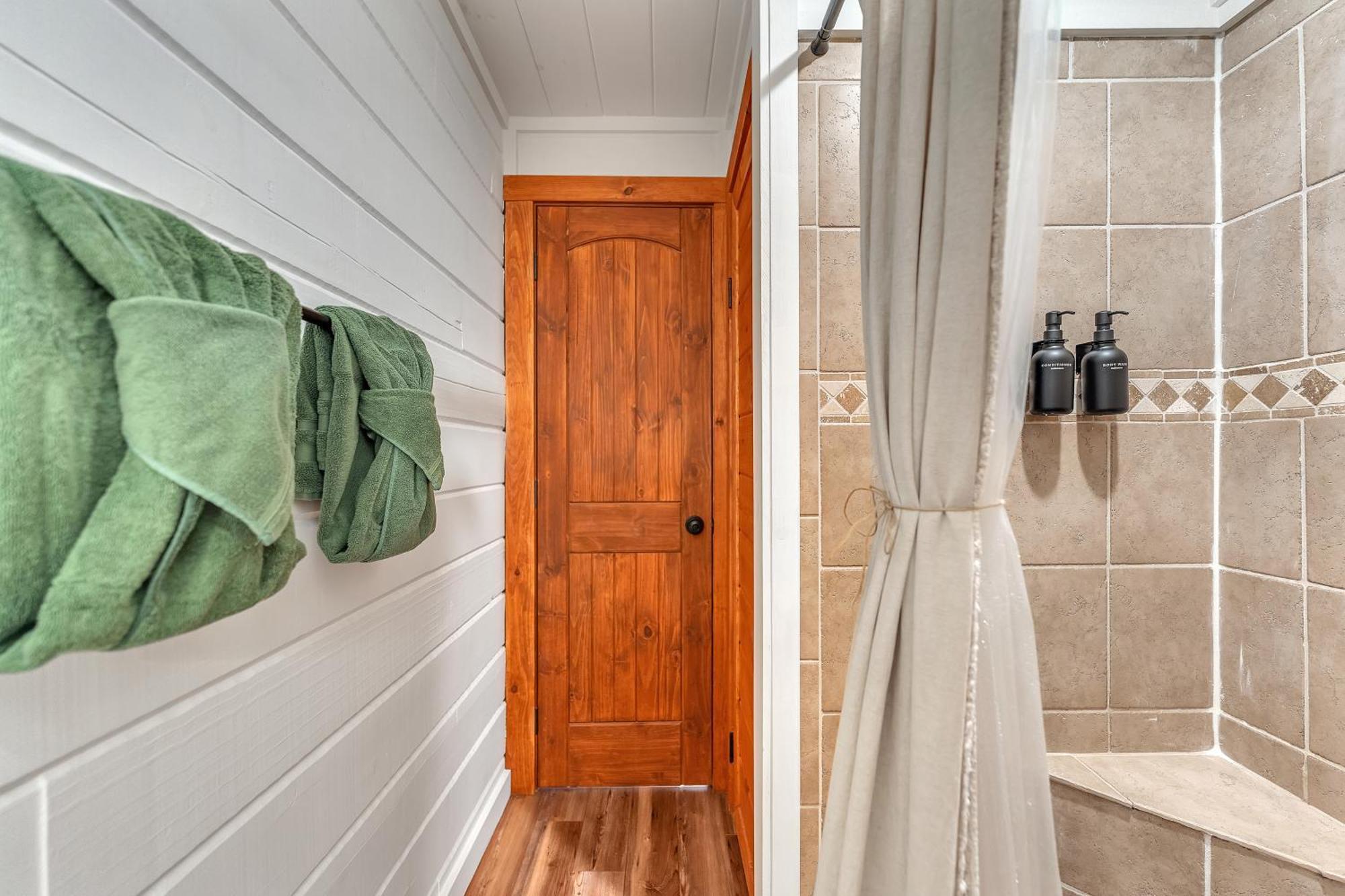 Family Chalet With Sauna, Hottub, Heavenly Views! Mins To Downtown! 개틀린버그 외부 사진