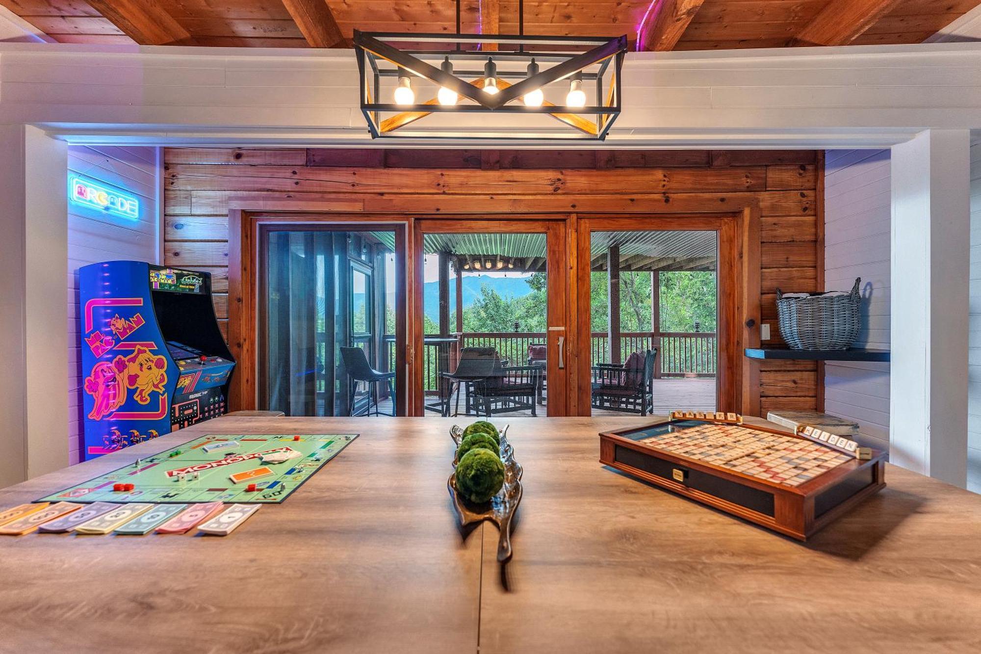 Family Chalet With Sauna, Hottub, Heavenly Views! Mins To Downtown! 개틀린버그 외부 사진